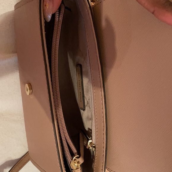 Michael Kors cross body - Picture 5 of 15